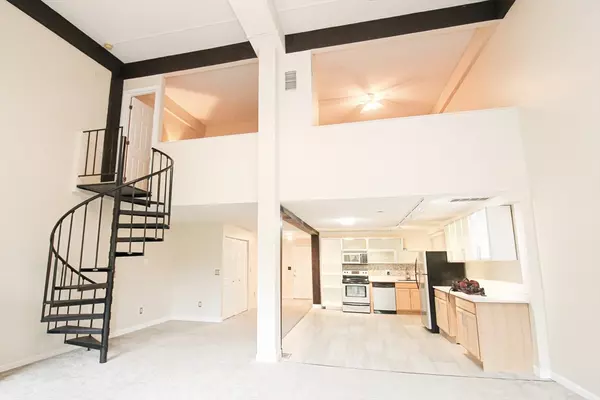 Taunton, MA 02718,96 Old Colony Ave #313