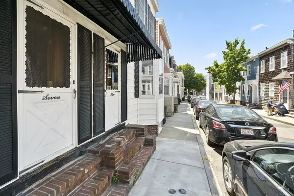 7 Grimes St, Boston, MA 02127