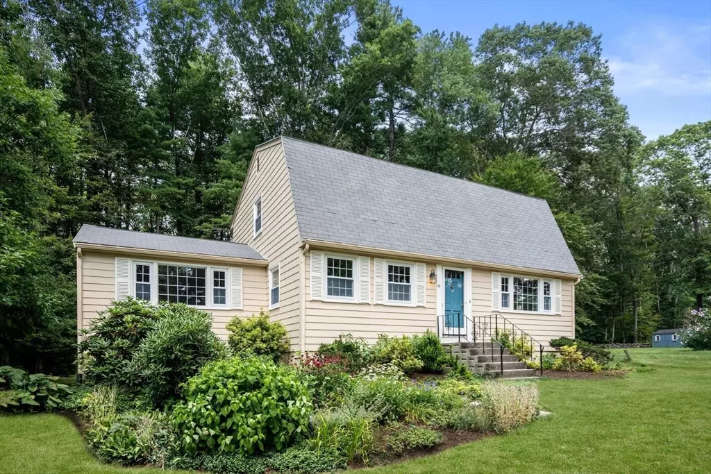 Medfield, MA 02052,18 Evergreen Way