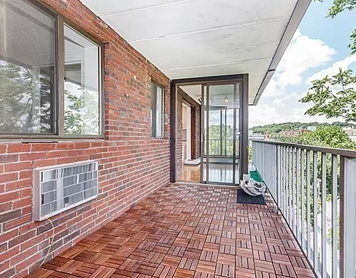 Brookline, MA 02446,31 Harris St #702