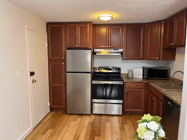 Waltham, MA 02453,41 Warren St #B2
