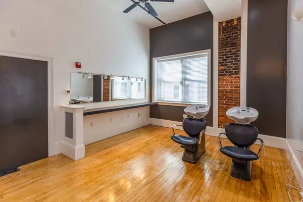 Plymouth, MA 02360,310 Court St #102