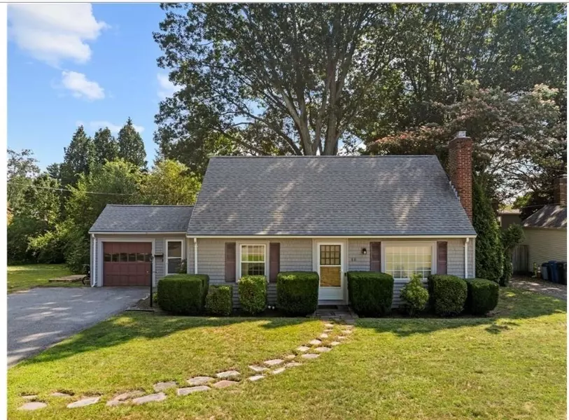 86 Bretton Woods Dr, Cranston, RI 02920