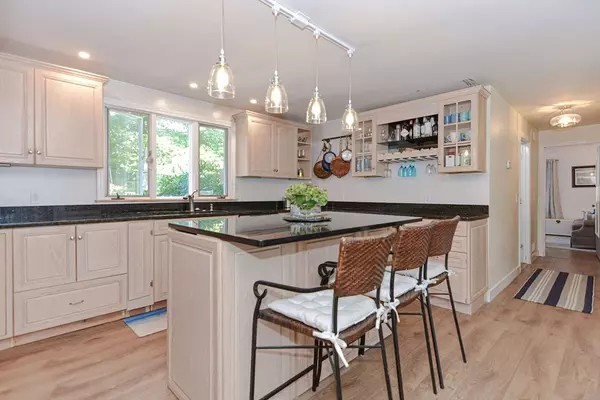 Falmouth, MA 02556,88 Perry Rd