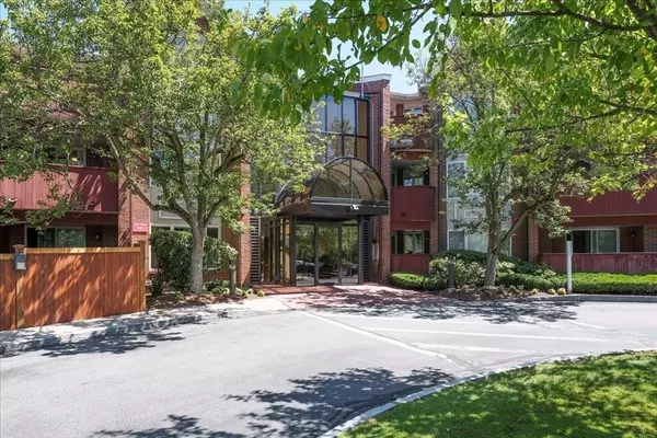 Needham, MA 02494,100 Rosemary Way #322