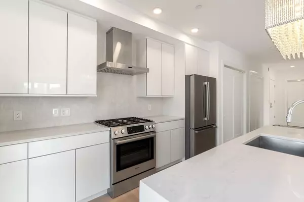 Boston, MA 02127,20 W 5th #2L