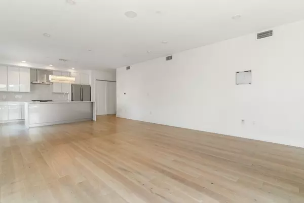 Boston, MA 02127,20 W 5th #2L