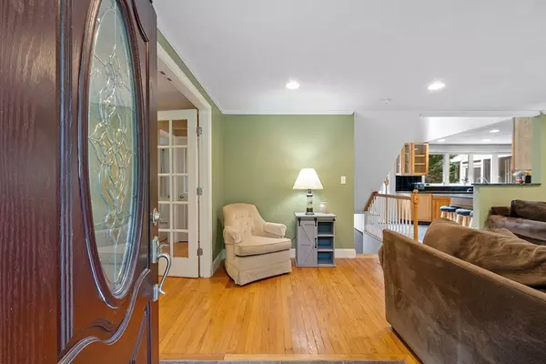 Bedford, MA 01730,10 Hayden Lane