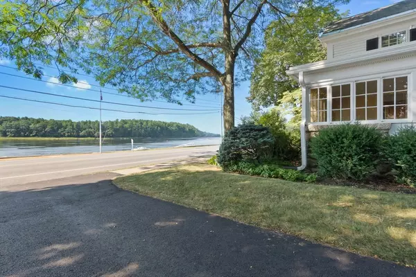 Amesbury, MA 01913,406 Main St