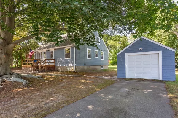 156 4th St, Somerset, MA 02726