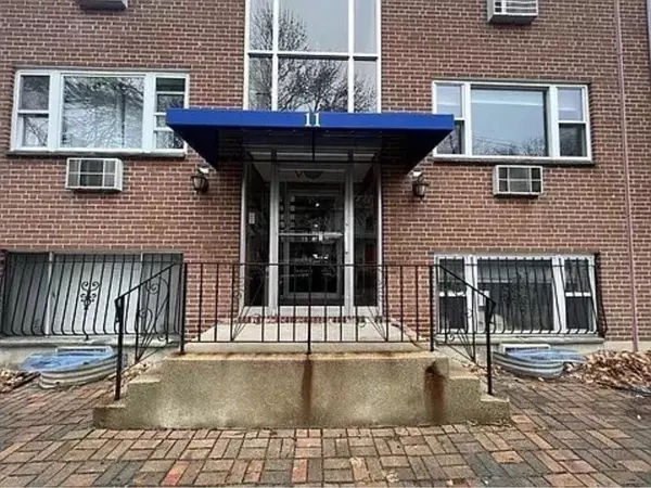Cambridge, MA 02140,11 Cogswell Ave #3