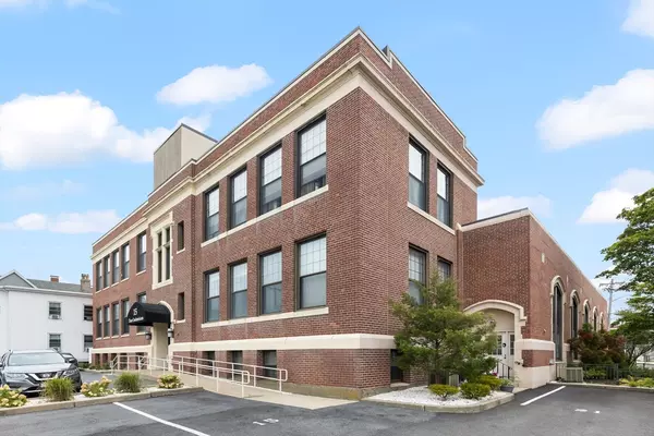 15 Ocean Ave #105, Winthrop, MA 02152