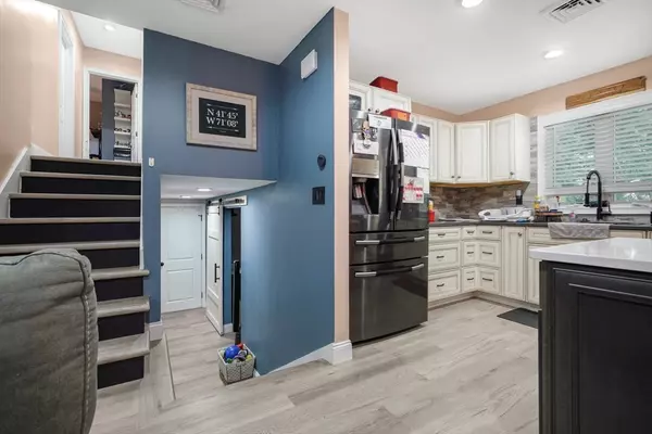 Somerset, MA 02726,604 Lafayette