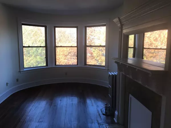 Brookline, MA 02446,1469 Beacon Street #1