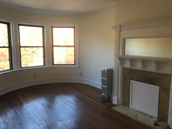 Brookline, MA 02446,1469 Beacon Street #1