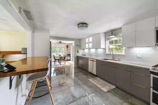 Barnstable, MA 02601,7 Arbeta