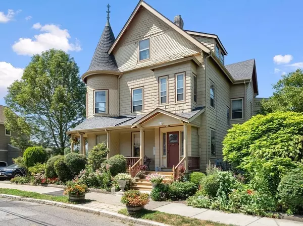 Melrose, MA 02176,20 Crystal Street #2