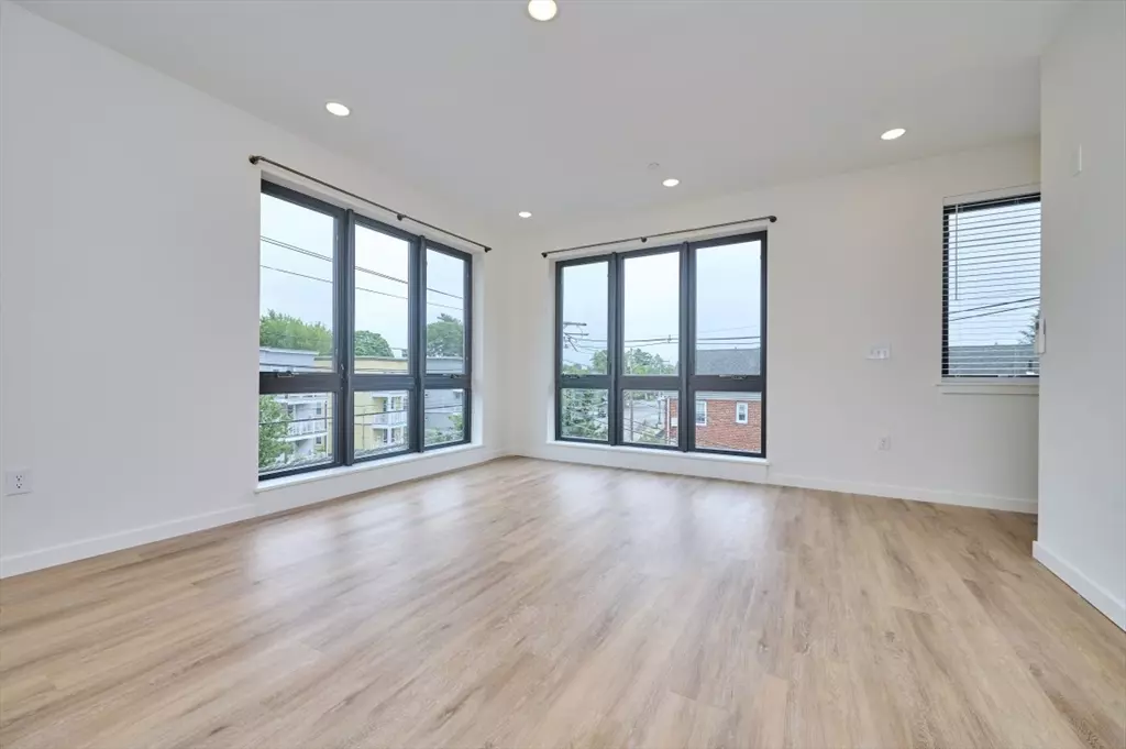 Arlington, MA 02474,80 Broadway #3C