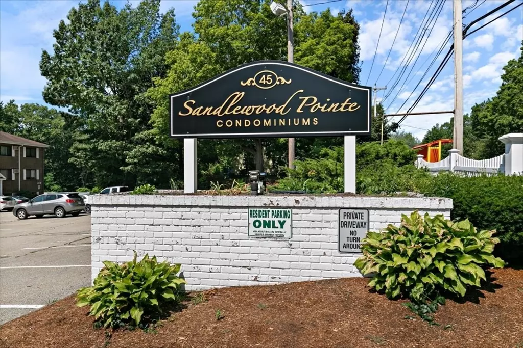 Amesbury, MA 01913,45 Macy #B303