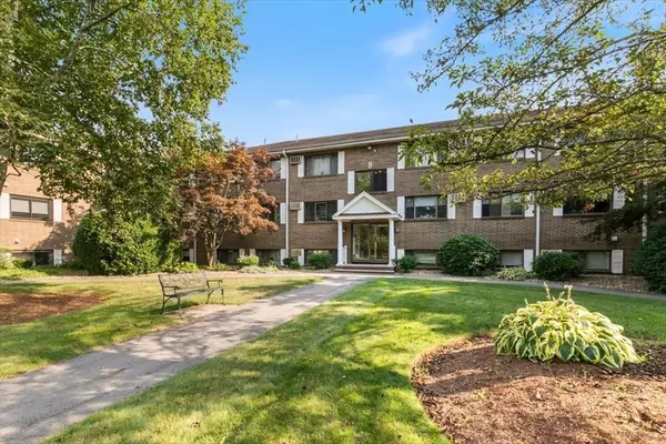 Amesbury, MA 01913,45 Macy #B303