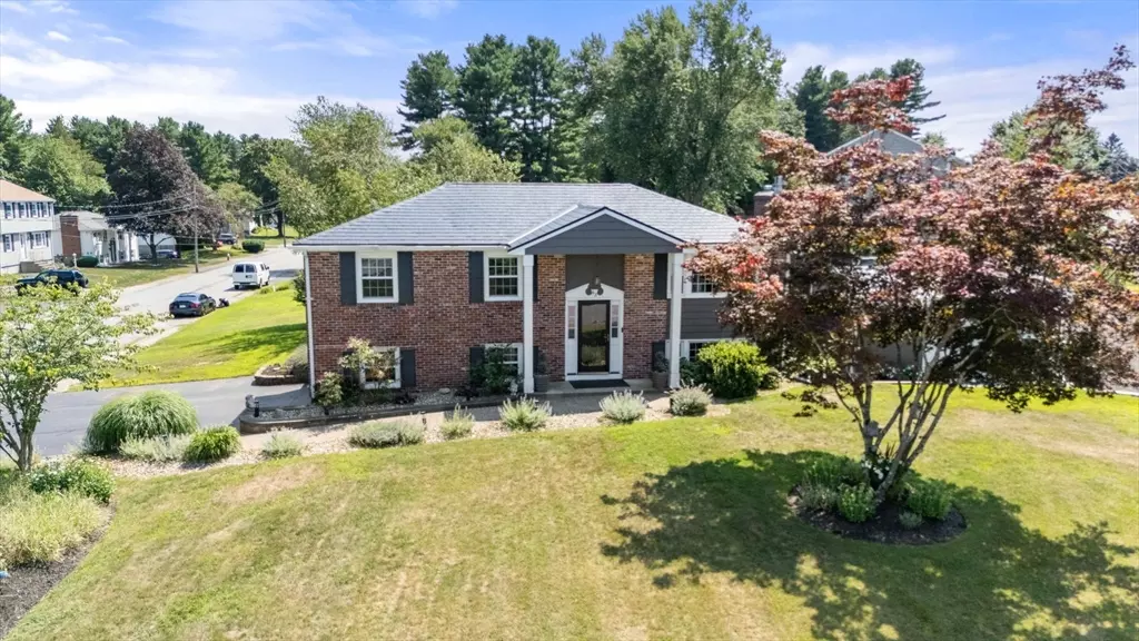 43 Arapahoe Rd, Bellingham, MA 02019