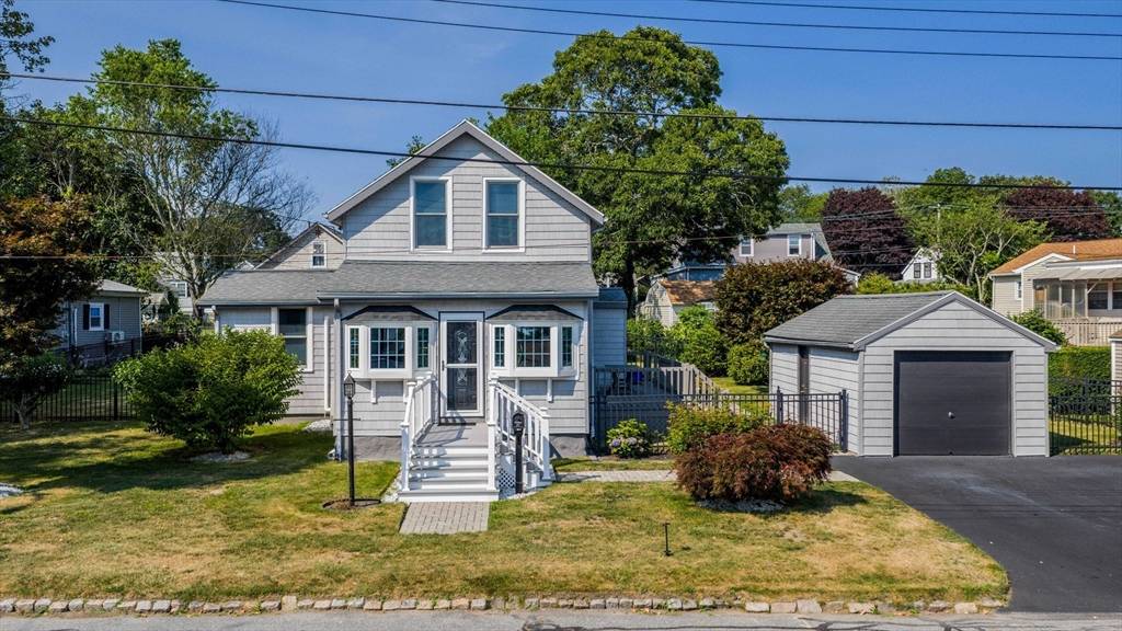 37 Grove St, Fairhaven, MA 02719