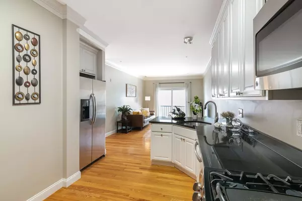 Waltham, MA 02451,160 School St #3-1