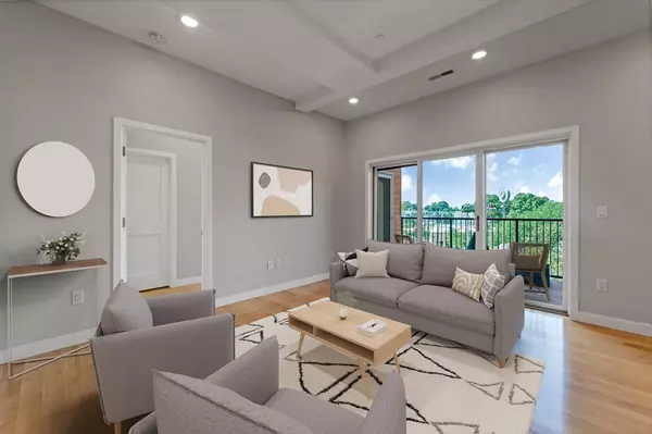 Somerville, MA 02144,17 Holland Street #302