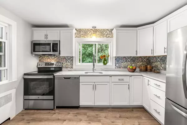 Swampscott, MA 01907,33 Plymouth Ave