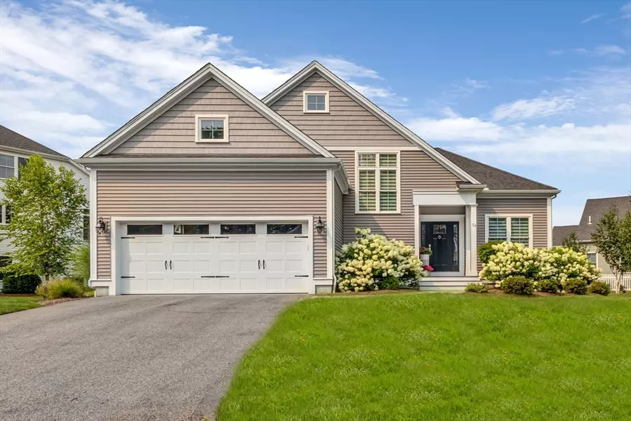54 Rockwood Ln #54, Upton, MA 01568