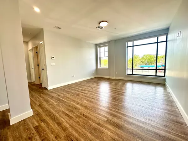 Natick, MA 01760,21 Summer St #205