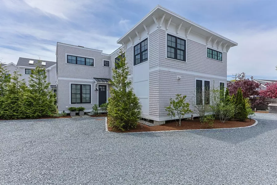 350 Bradford St #7, Provincetown, MA 02657