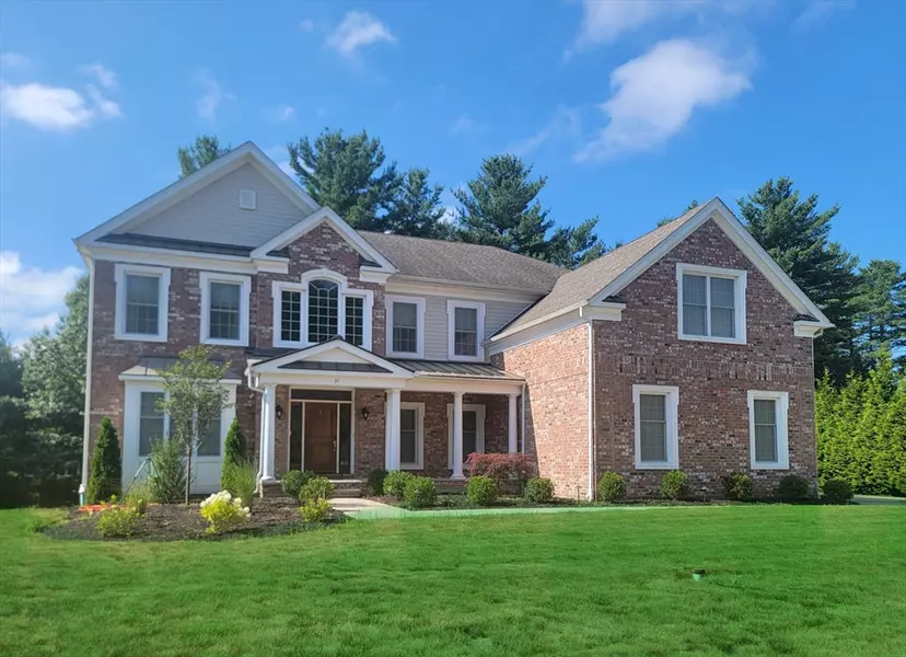 31 Lester Gray Dr, Walpole, MA 02081
