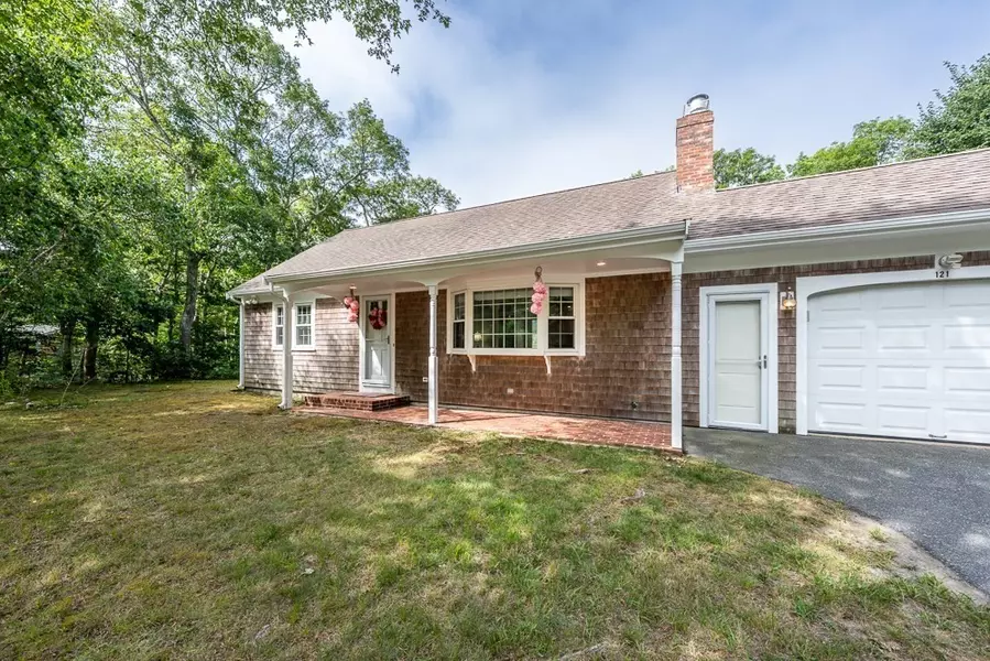 121 S Yarmouth Rd, Dennis, MA 02638