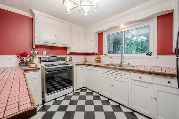Chelmsford, MA 01824,146 Acton Rd