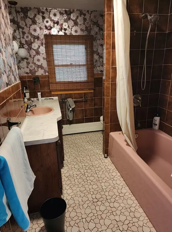 Worcester, MA 01604,586 Franklin St #1