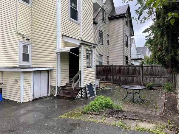 Brookline, MA 02445,37 Brook St #2