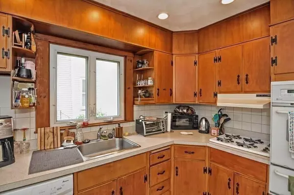 Medford, MA 02155,15 Princeton St #1
