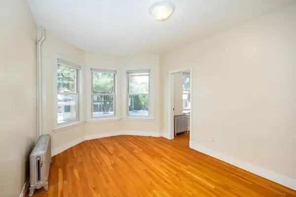 Somerville, MA 02145,80 Heath St #80