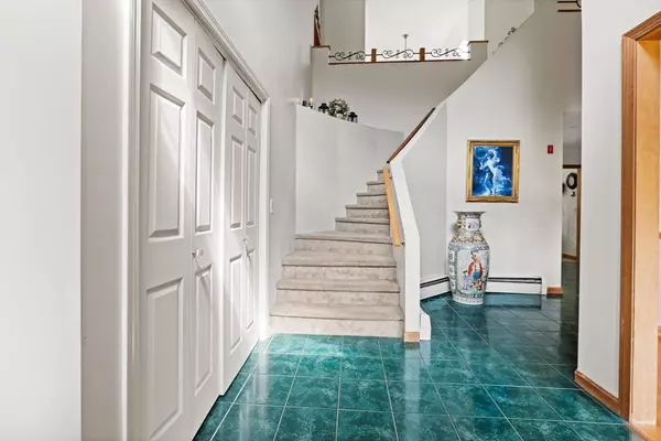 Weare, NH 03281,103 Renshaw Rd