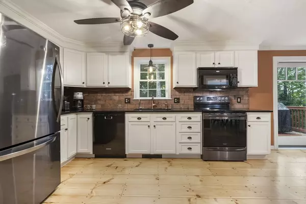 Paxton, MA 01612,6 Mccann Place