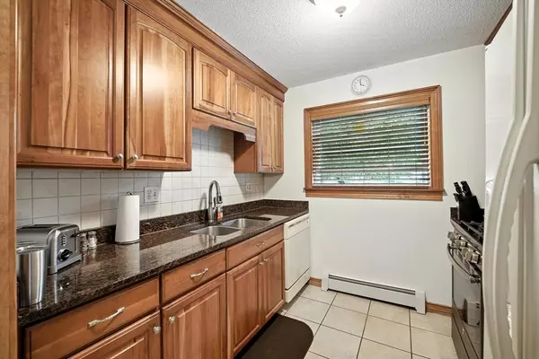 Agawam, MA 01001,140 C Autumn Street #C