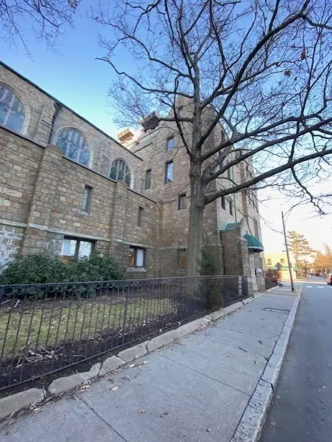 Newton, MA 02460,288 Walnut #340