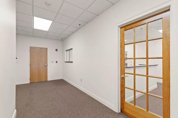Middleton, MA 01949,189 South Main #104
