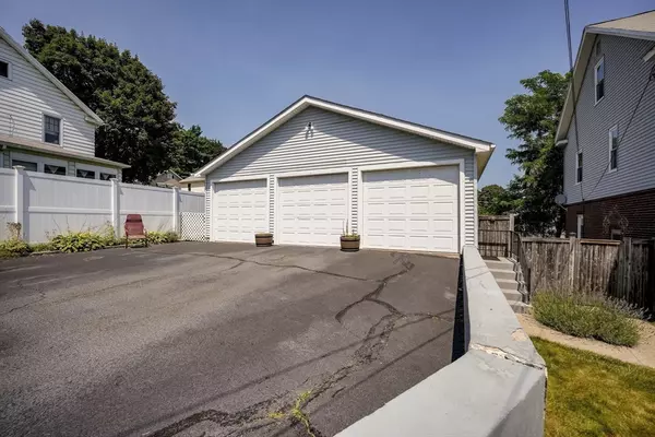 Holyoke, MA 01040,437-439 Hillside Ave