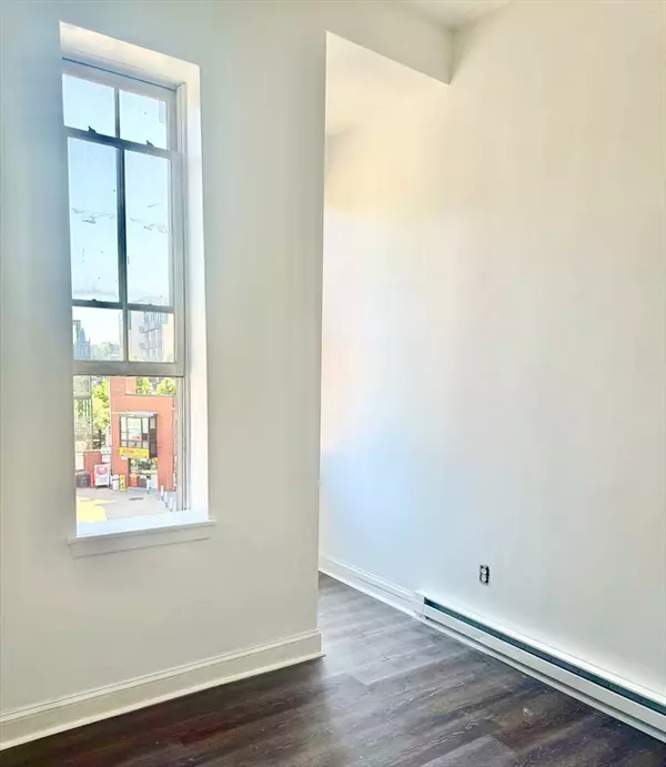 Boston, MA 02118,433 Mass Ave #2F