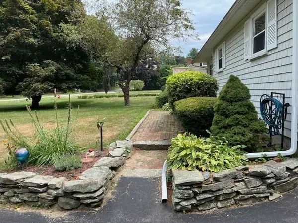 Dighton, MA 02764,1565 Maple Street
