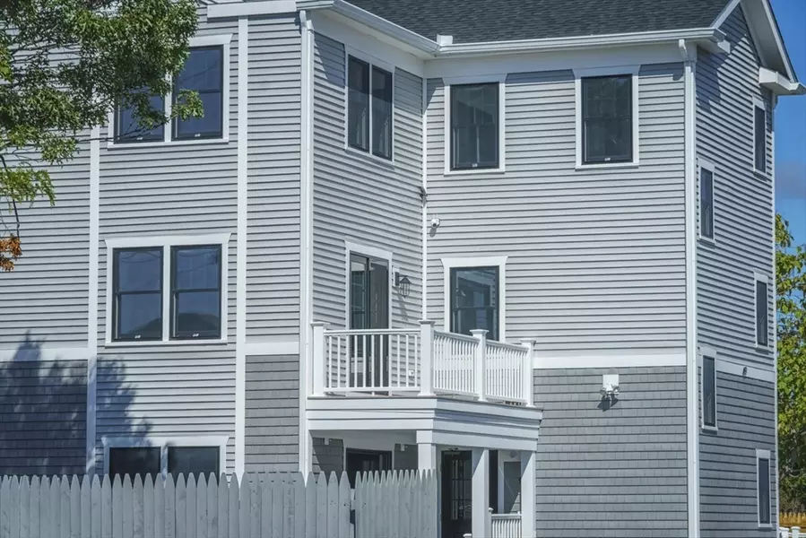 49 Center St, Barnstable, MA 02601