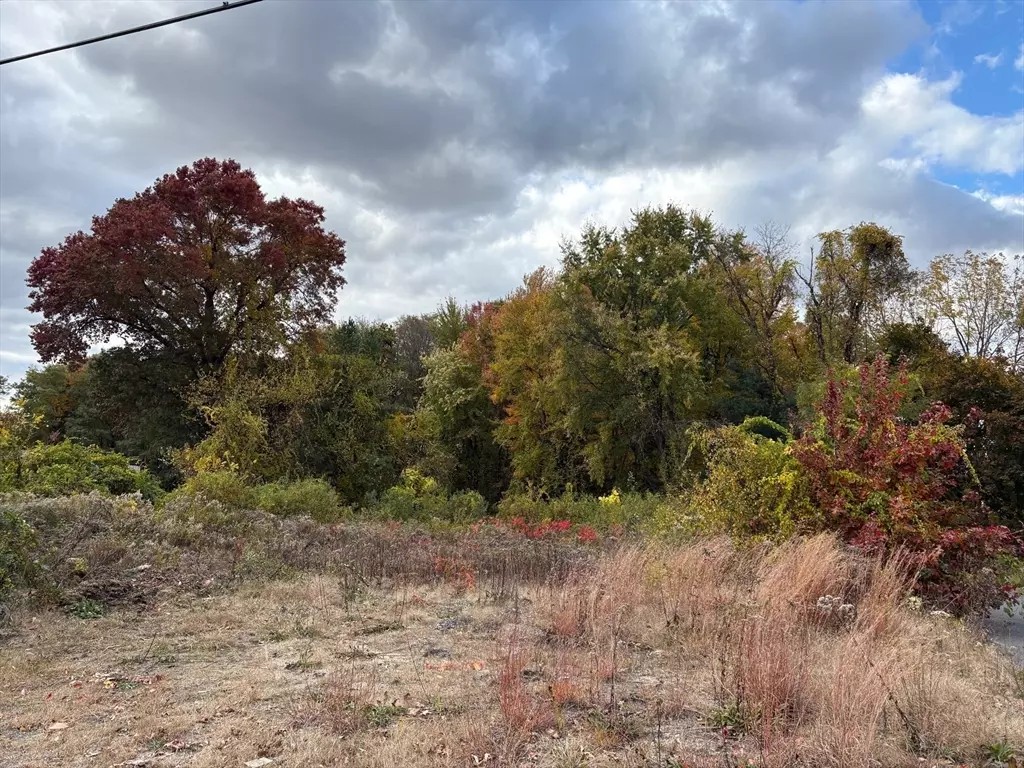 Wilbraham, MA 01095,24 Dumaine St