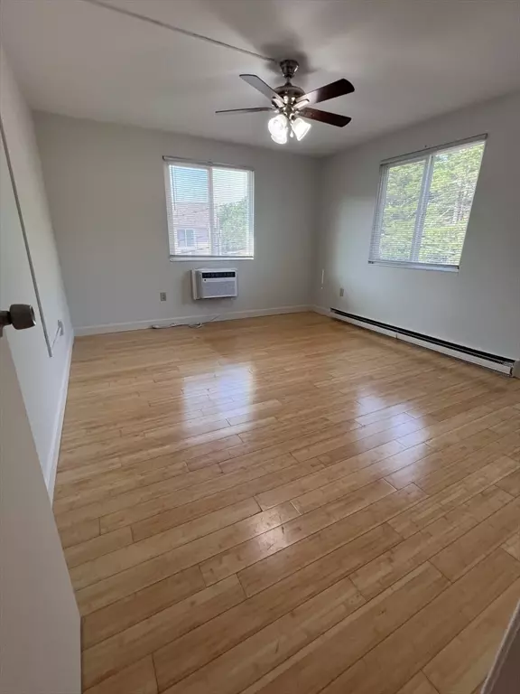 Marshfield, MA 02050,4 Royal Dane Dr #18